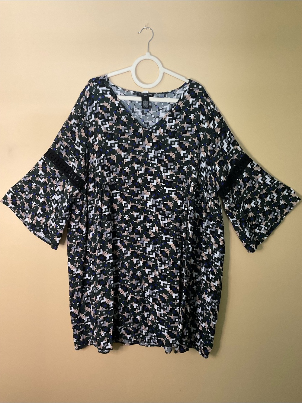 DESIGN 365 Plus Printed V-Neck Bell Sleeve Dress